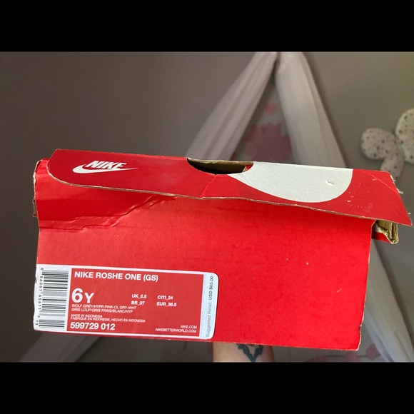 Nike Roshe Shoes - Picture 6 of 6